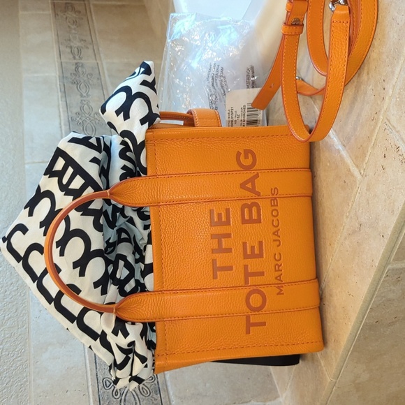 Marc Jacobs Handbags - EUC The Tote Bag Marc Jacobs Scorched Orange Leather Small